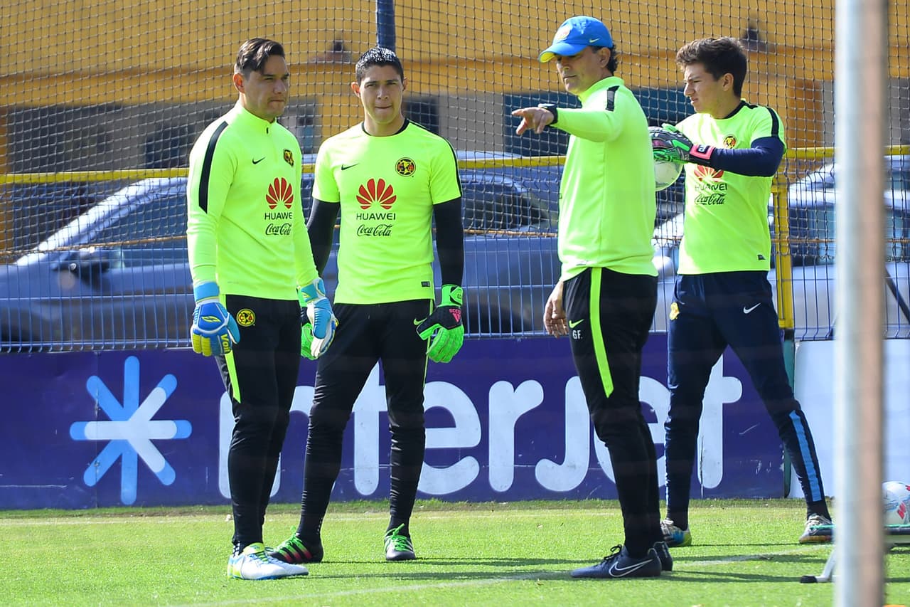 Quiza de los casos más notables es el del portero del América Moisés Muñoz quien ha tenido una baja de juego muy marcada en las últimas semanas.