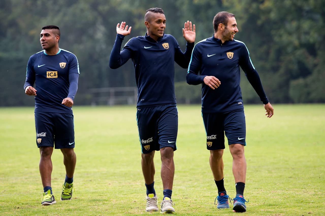 Fue entonces cuando la figura de Luis Quiñones de hizo presente y le arrebató la titularidad en Pumas.