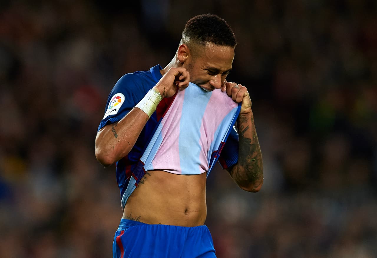 El fútbol del Barcelona fue aún más plano durante muchos minutos en la segunda mitad. Frente a un rival parapetado cada vez más cerca de Kameni, los de Luis Enrique no tenían recursos para desequilibrar la defensa