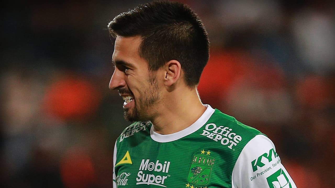 León anuncia la salida de Fernando Navarro