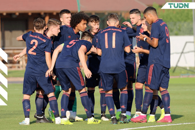 Así responden juveniles ante agresiones en el Olympiacos vs Bayern