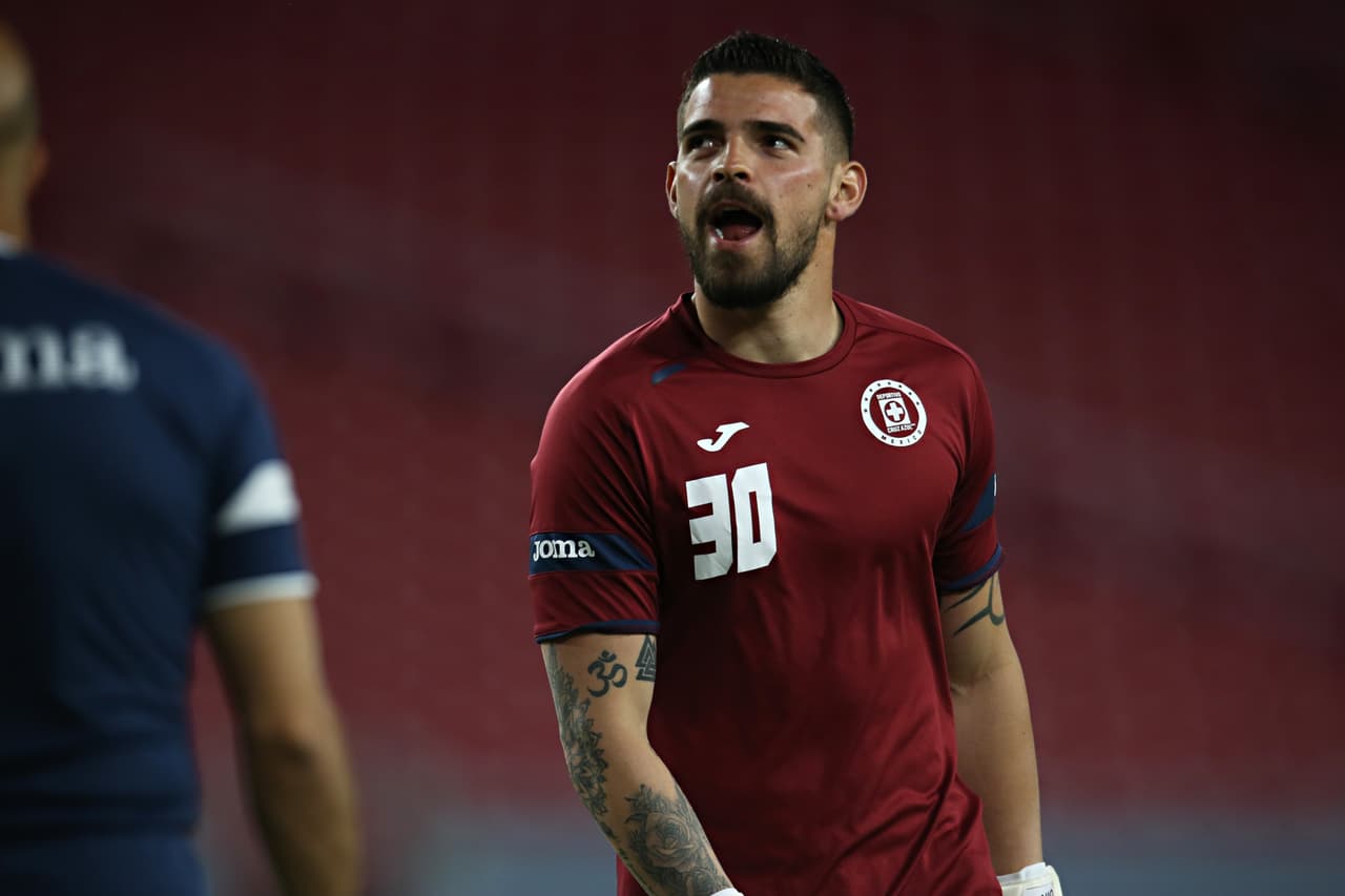 Andrés Gudiño debuta en la portería de Cruz Azul ante Mazatlán