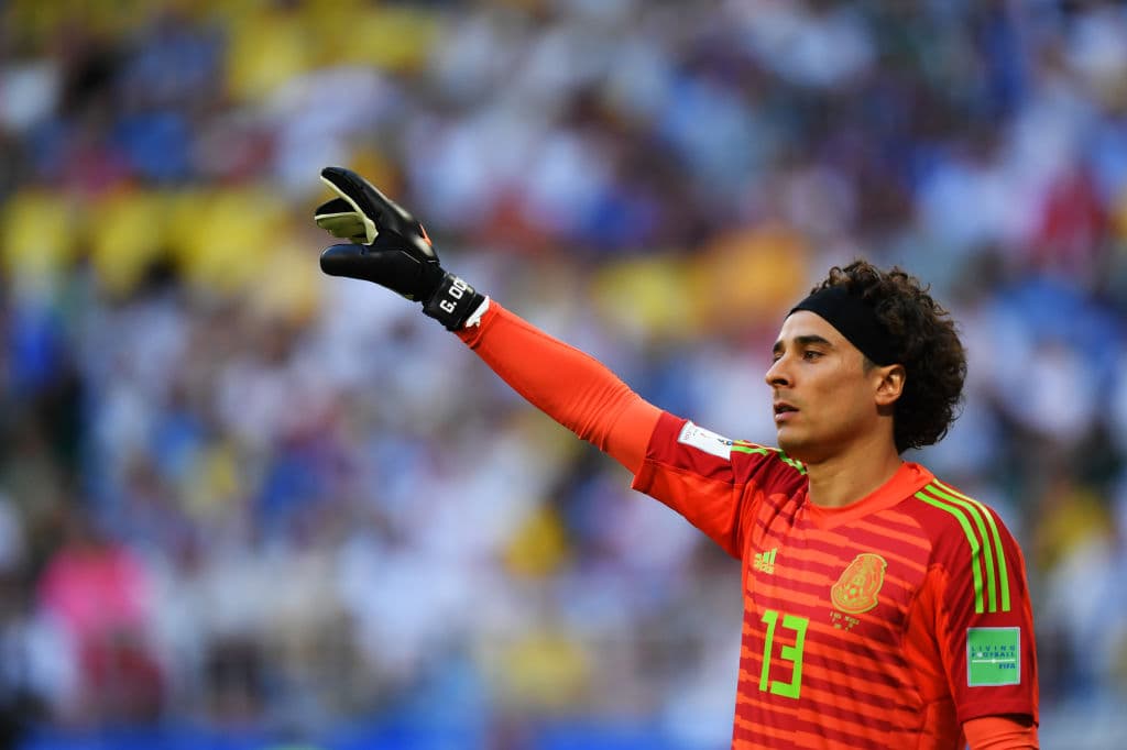 La trayectoria de Ochoa en el arco, con dos mundiales con México, van a ser determinantes al enfrentar a equipos españoles, italianos, ingleses, alemanes y portugueses, que parten como favoritos.