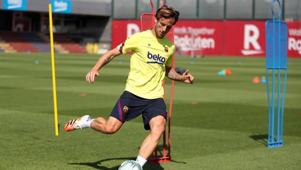 Rakitic advierte que cumplirá su contrato con el Barça