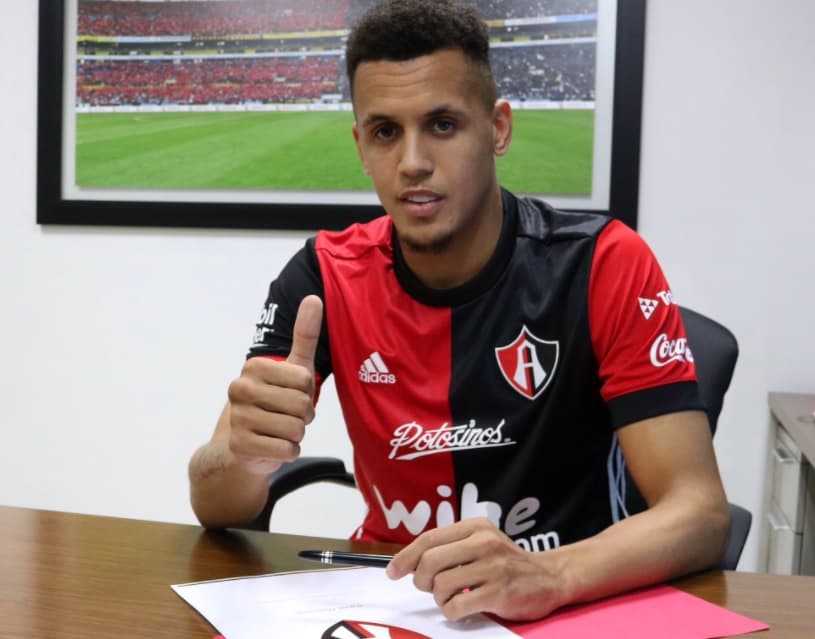 Ravel Morrison firmó por un año.