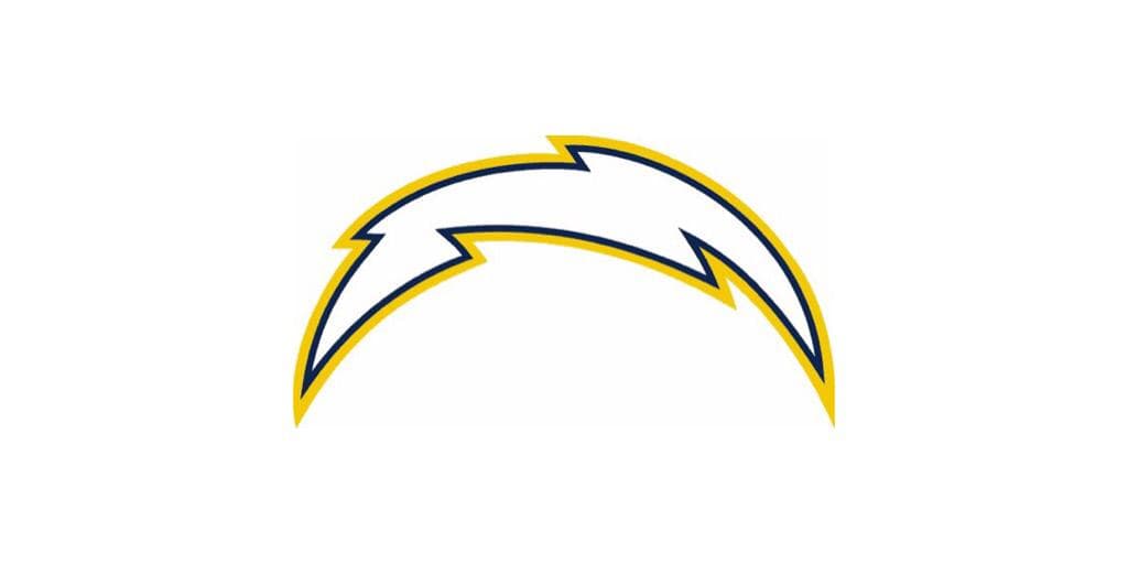 En 2002, los Chargers cambiaron del logo del casco a sólo el logo del relámpago. El nuevo lago es un relámpago blanco con una línea azul marino alrededor y una línea dorada alrededor de ésta. Este lago duro hasta el 2006.