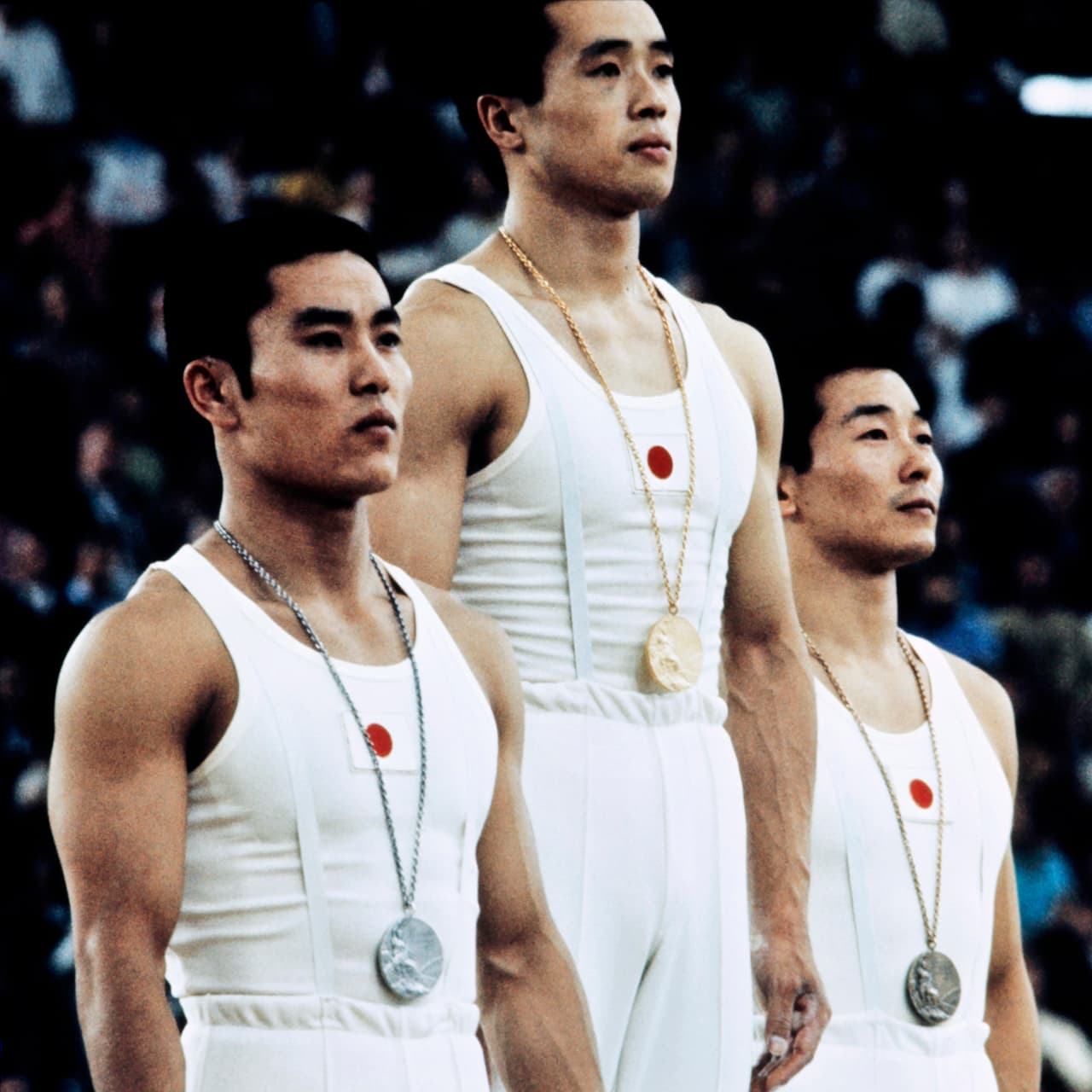<b>Sawao Kato, Japòn (1946). Gimnasia.</b> Desde 1968 hasta 1976, ganó 12 medallas en juegos olímpicos, ocho de ellas de oro.
<br>