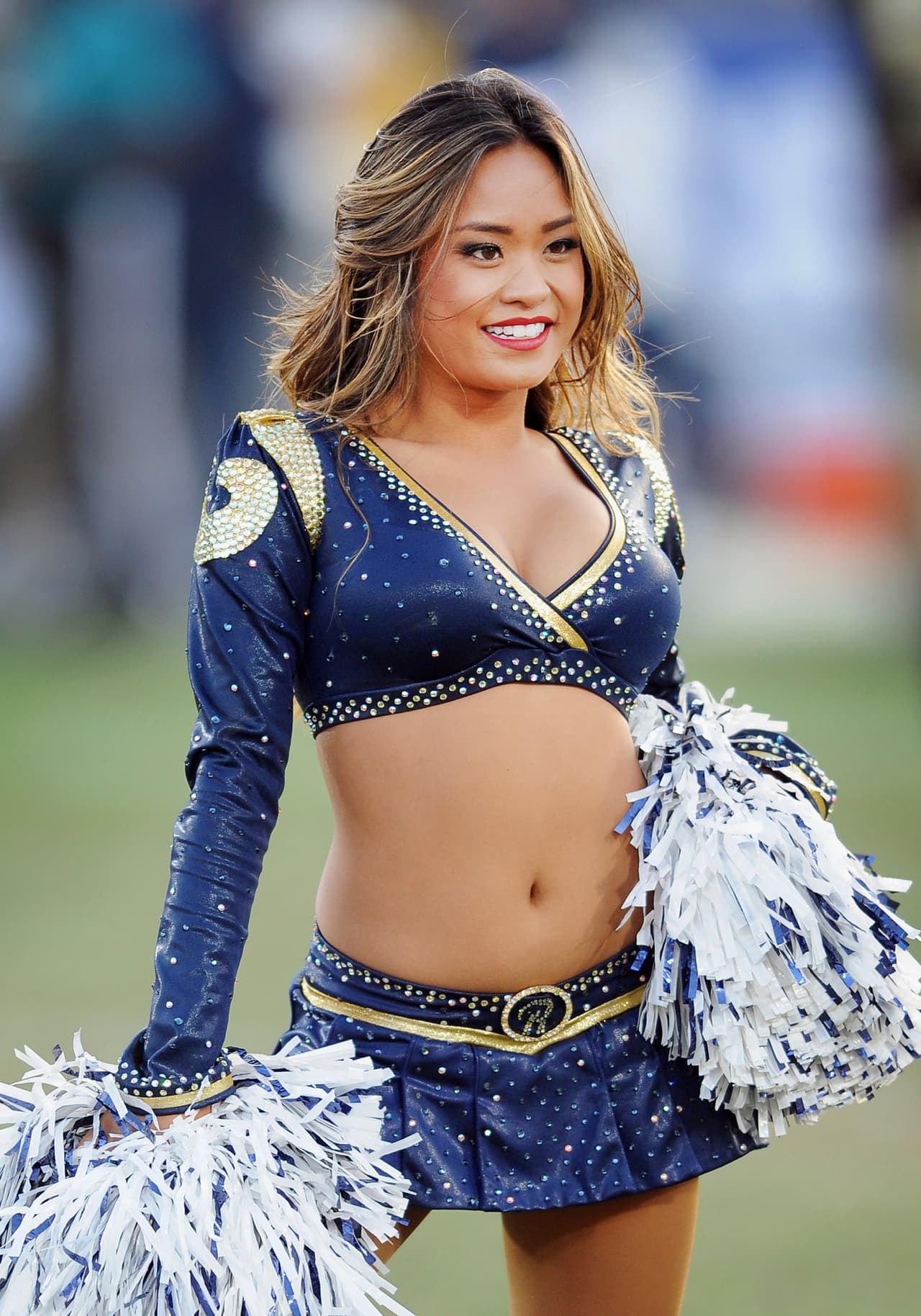 La Semana 12 de la NFL tuvo en la belleza y energía de las porristas en los estadios ese ingrediente perfecto para darle un color especial al fútbol americano estadounidense.