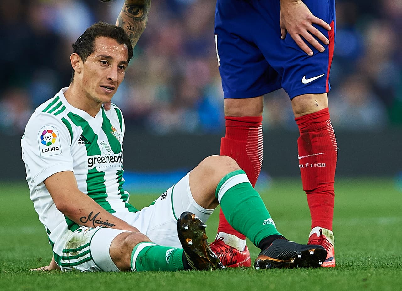 Andrés Guardado estaría fuera al menos un mes por rotura en isquiotibial izquierdo