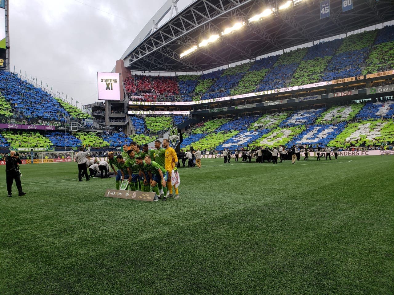 Gran ambiente entre la afición del Sounders previo al encuentro final contra el Toronto FC por la MLS Cup.