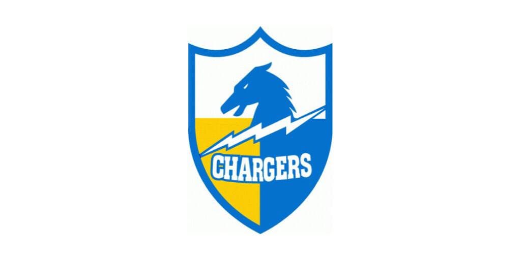 En 1961, después de varios experimentos con el color azul, los Chargers establecieron oficialmente este logo. Azul y blanco como sus colores primarios y actualizaron el escudo de los Chargers. Quitaron el círculo azul y alargaron el escudo. Este logo se uso de 1961 hasta 1973.