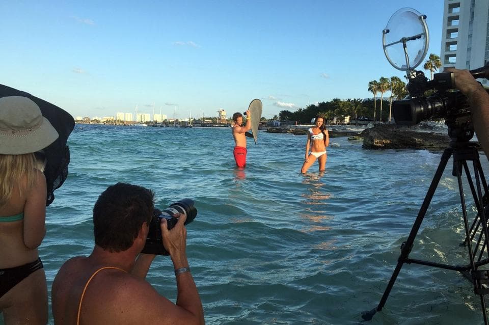 Las porristas de los campeones de la NFL eligieron las hermosas playas mexicanas de Cancún para hacer su sexy Calendario 2016.
