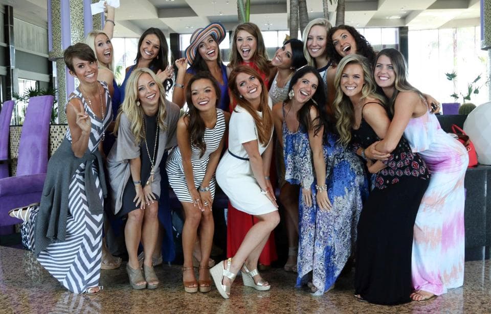 Las porristas de los campeones de la NFL eligieron las hermosas playas mexicanas de Cancún para hacer su sexy Calendario 2016.