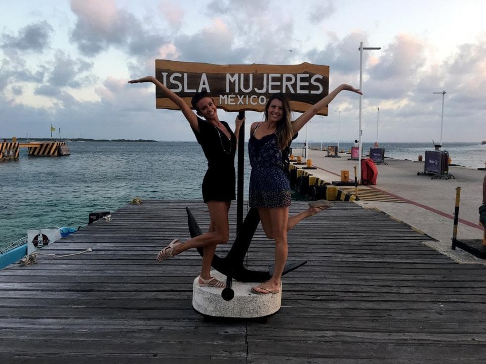 Las porristas de los campeones de la NFL eligieron las hermosas playas mexicanas de Cancún para hacer su sexy Calendario 2016.