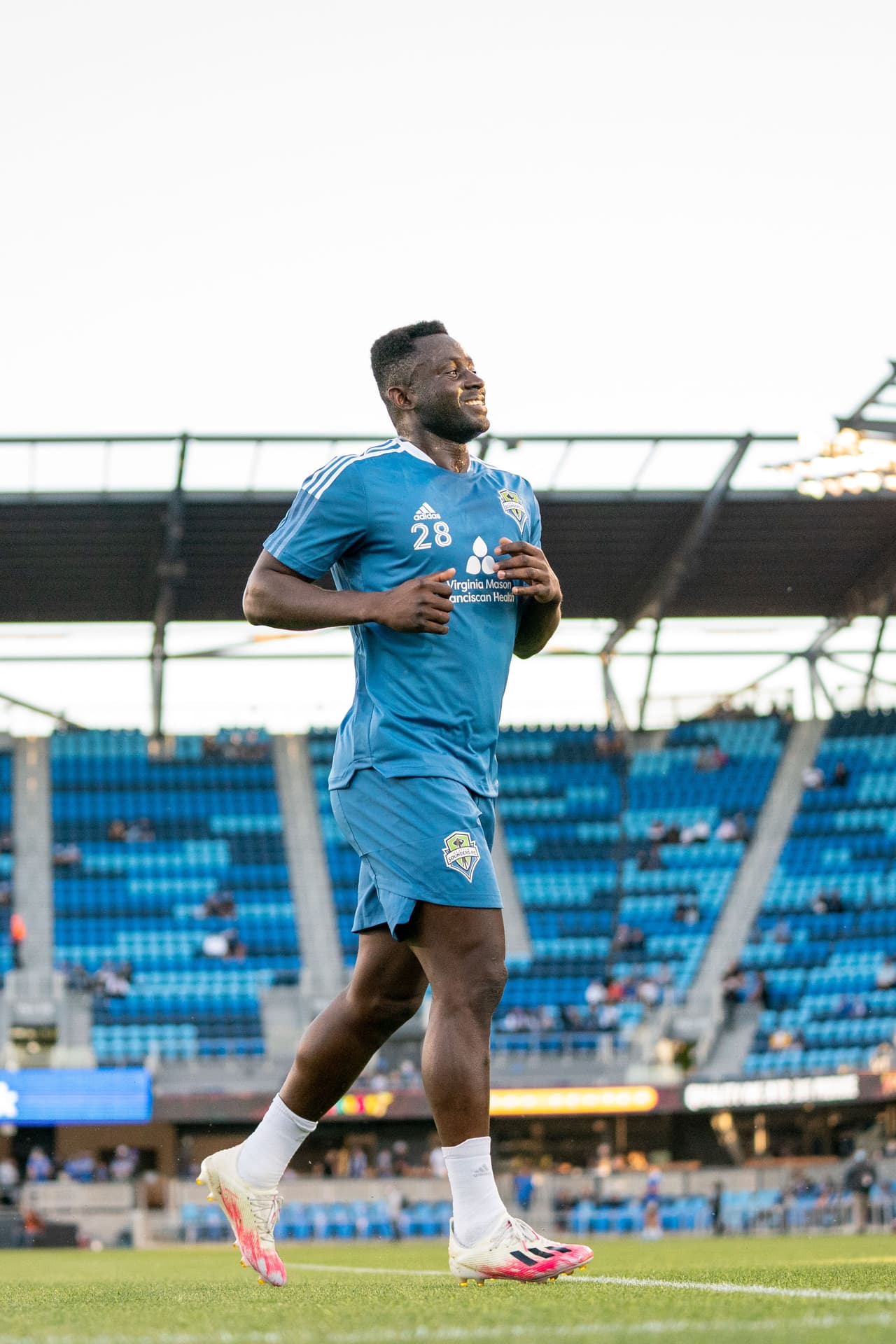 El central colombiano Yeimar Gómez Andrade marcó el primer gol de Seattle Sounders en la victoria a domicilio 2-1 sobre LA Galaxy.
<br>