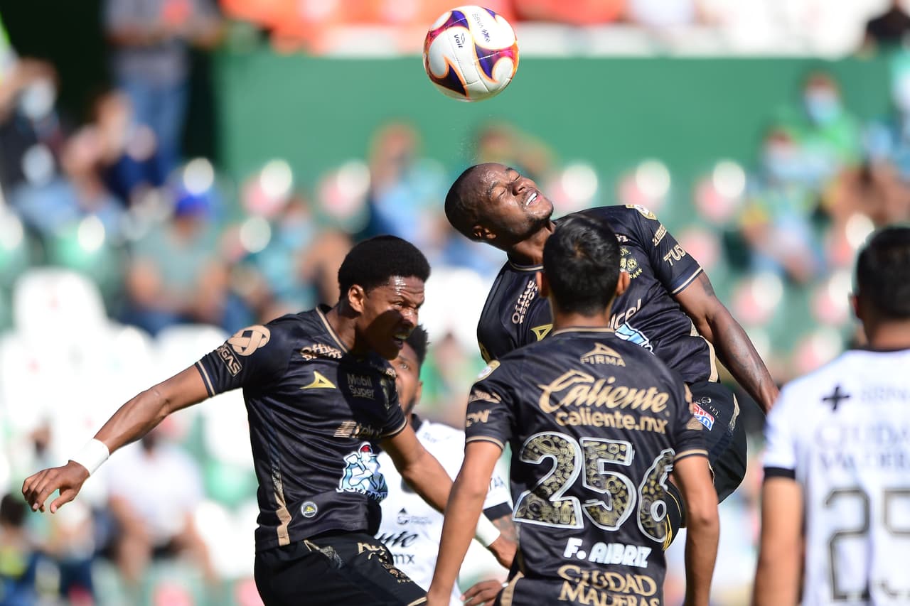 Con dos goles de Ángel Mena desde los once pasos, León consigue vencer 2-1 al Querétaro y toman el cuarto lugar de la tabla de manera momentánea.