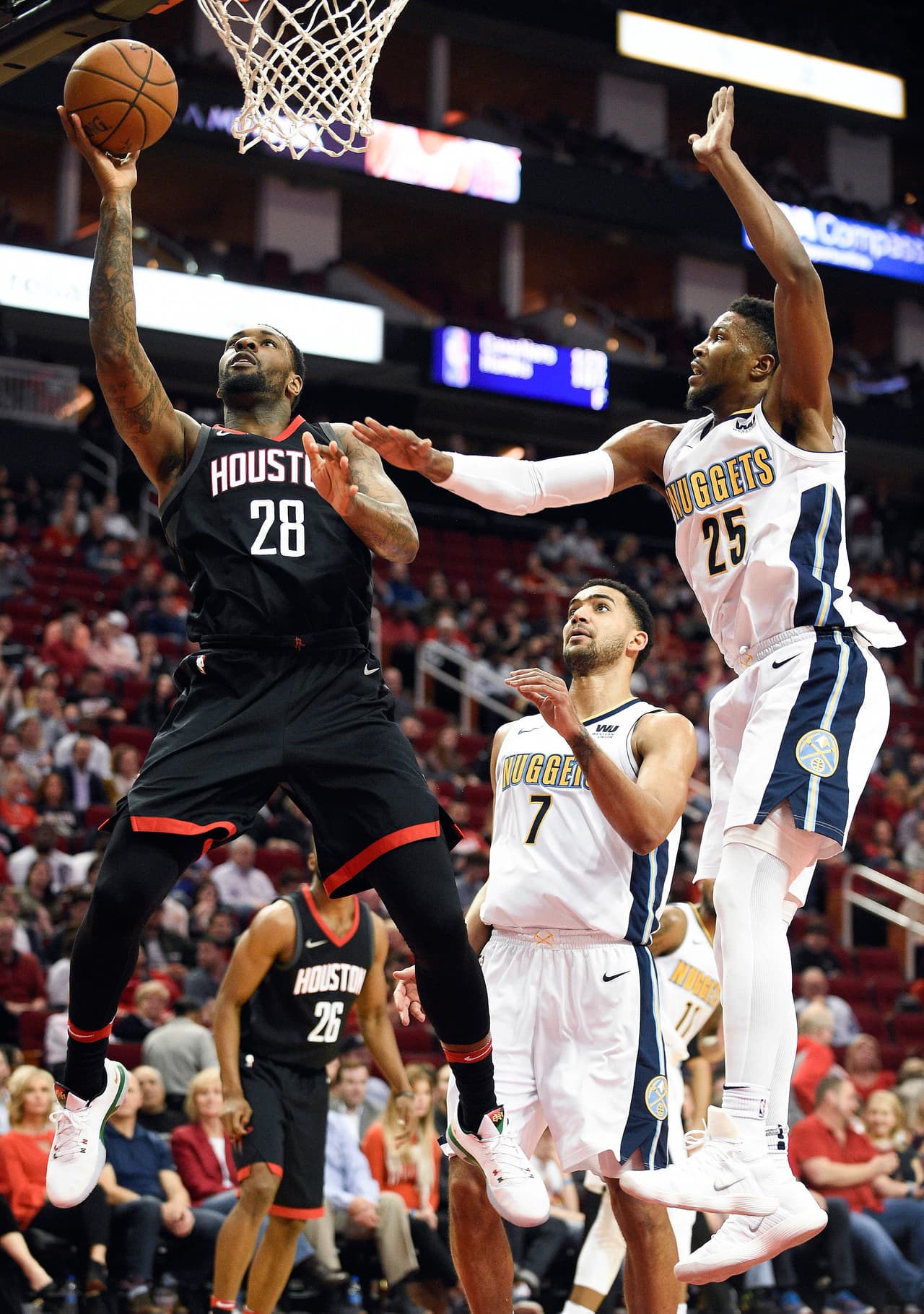 Los Rockets tuvieron una ventaja de doble dígito durante la mayor parte del juego y en casi toda la segunda mitad se mantuvieron arriba por 20 puntos o más.