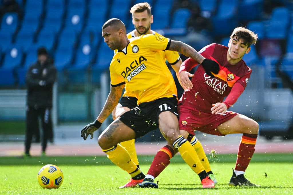 Roma golea al Udinese 3-0, donde el jugador francés Jordan Veretout hizo doblete, mientras Pedro, ya en el 93, hizo el tercer gol que le dio la superioridad a 'La Loba' y ayuda a subir posición en la Serie A