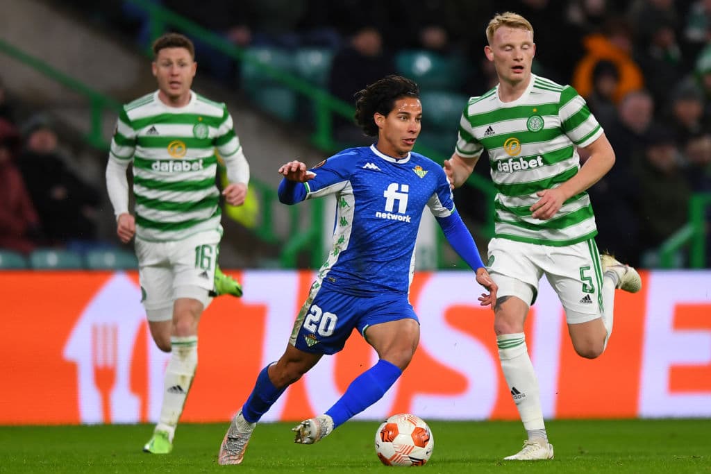 Celtic se impone 3-2 al Real Betis durante la última Jornada de la fase de Grupos en la UEFA Europa League. Welsh, Henderson y Turnbull le dieron la victoria al equipo escocés, mientras que Bain (autogol) y Borja Iglesias descontaron para los béticos. Diego Lainez jugó 63 minutos.
