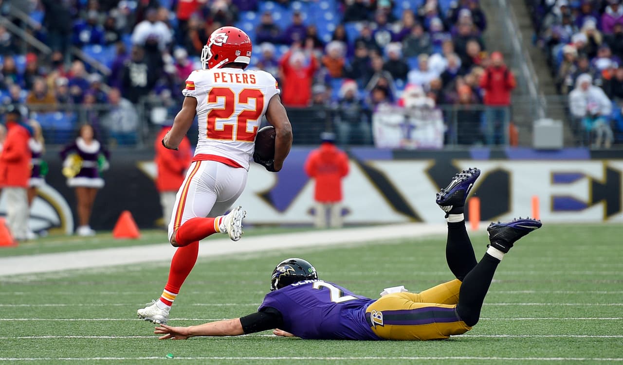 9. MARCUS PETERS - Los Kansas City Chiefs tienen esperanza de coronarse campeones divisionales. Su defensiva hizo las jugadas clave sobre Baltimore, sobre todo las 2 intercepciones del novato Marcus Peters.