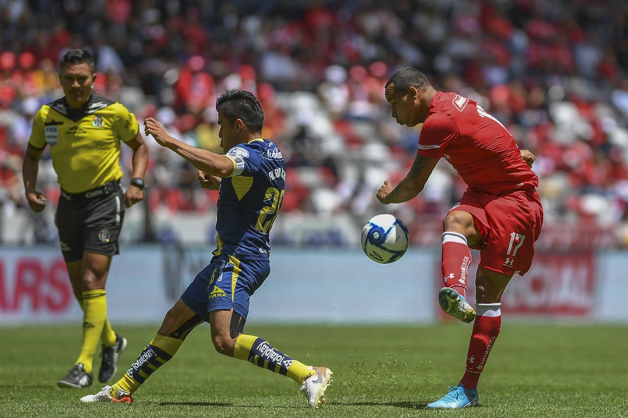 Disparo de Pardo que Aldo Rocha tapa con su cuerpo.