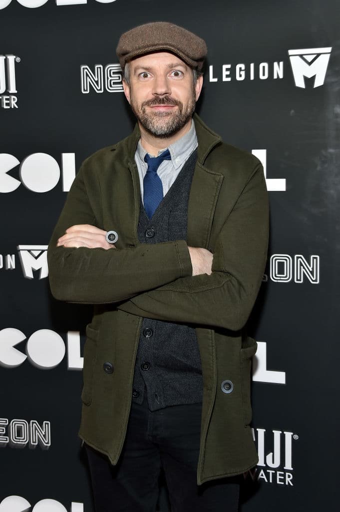 Pero, cuando en las noticias informan de que un monstruo gigantesco está destruyendo la ciudad de Seúl, Gloria se va dando cuenta poco a poco de que, a través de su mente, está conectada de forma extraña con estos acontecimientos.
<br>