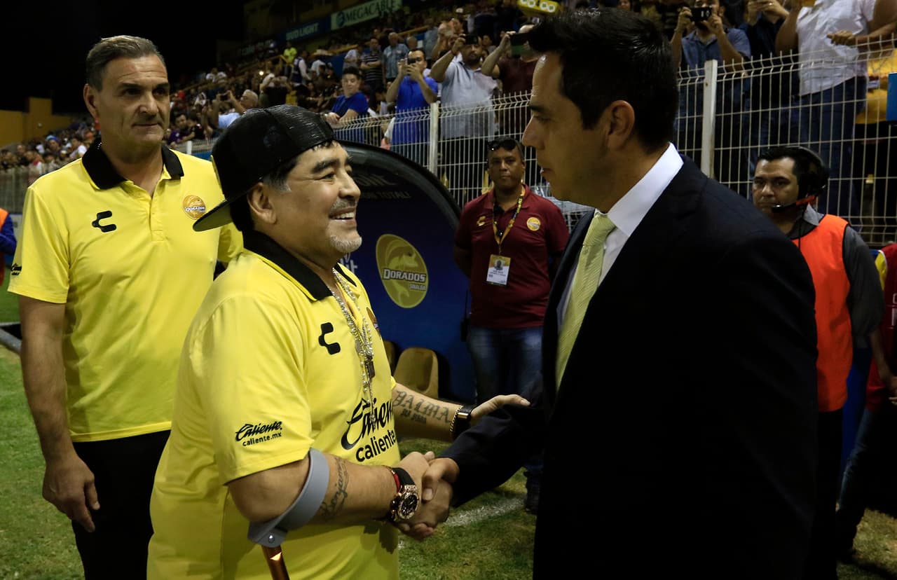 El director técnico argentino se saludó con el cuerpo técnico de Tampico.