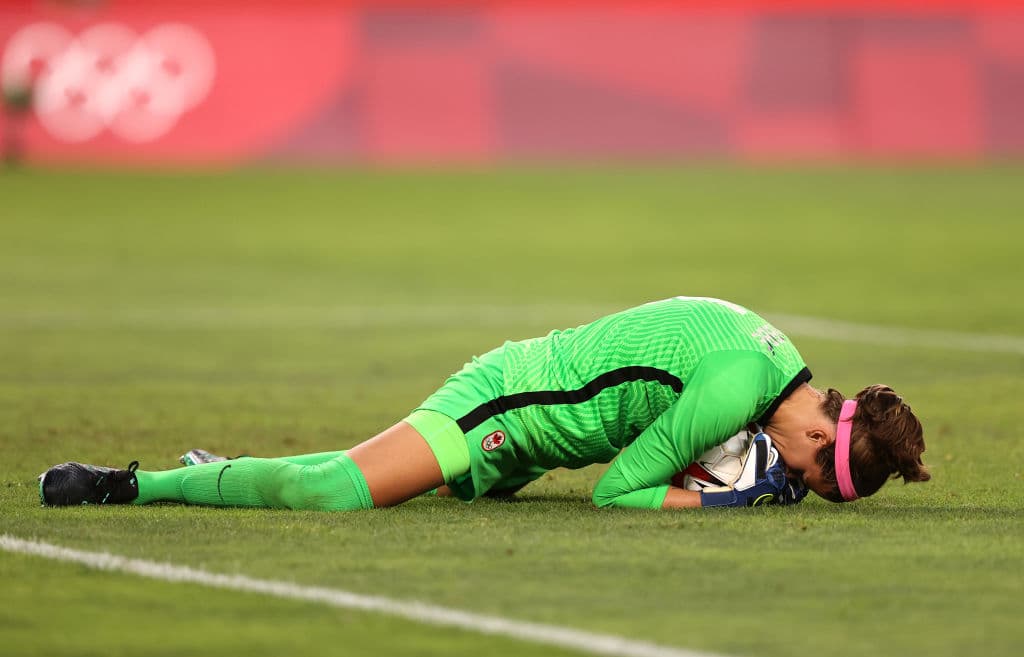 El Team USA fueron sorprendidas por Canadá, el equipo vecino quien, con un penal cobrado por Jessie Fleming al minuto 74, lograron imponerse y sellar su pase a la Final de los Juegos Olímpicos de Tokyo 2020, mientras que el equipo de las ‘barras y las estrellas’ jugará por la de bronce.