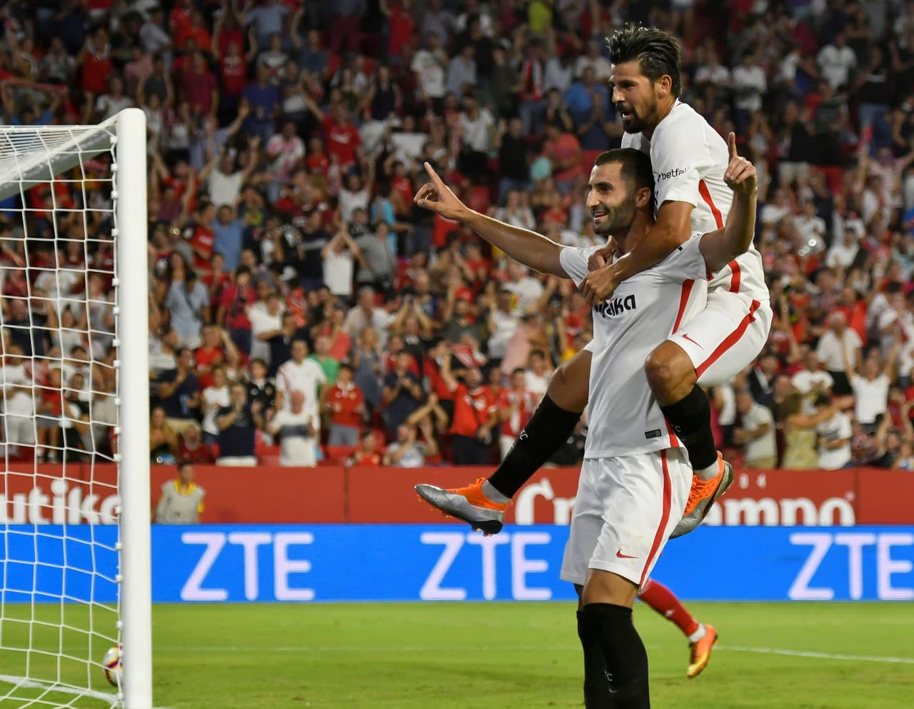 Sevilla derrotó 3-0 al Sigma Olomouc y sentenció el marcador global 4-0 para confirmarse como uno de los clasificados a la fase de grupos de la Europa League.