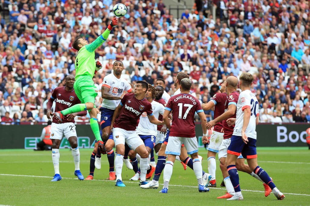 El duelo estuvo muy parejo, aunque los locales por momentos demostraban mayor facilidad para generar peligro.