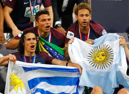 Cavani, Silva y Neymar, tres extranjeros de antología en el PSG.