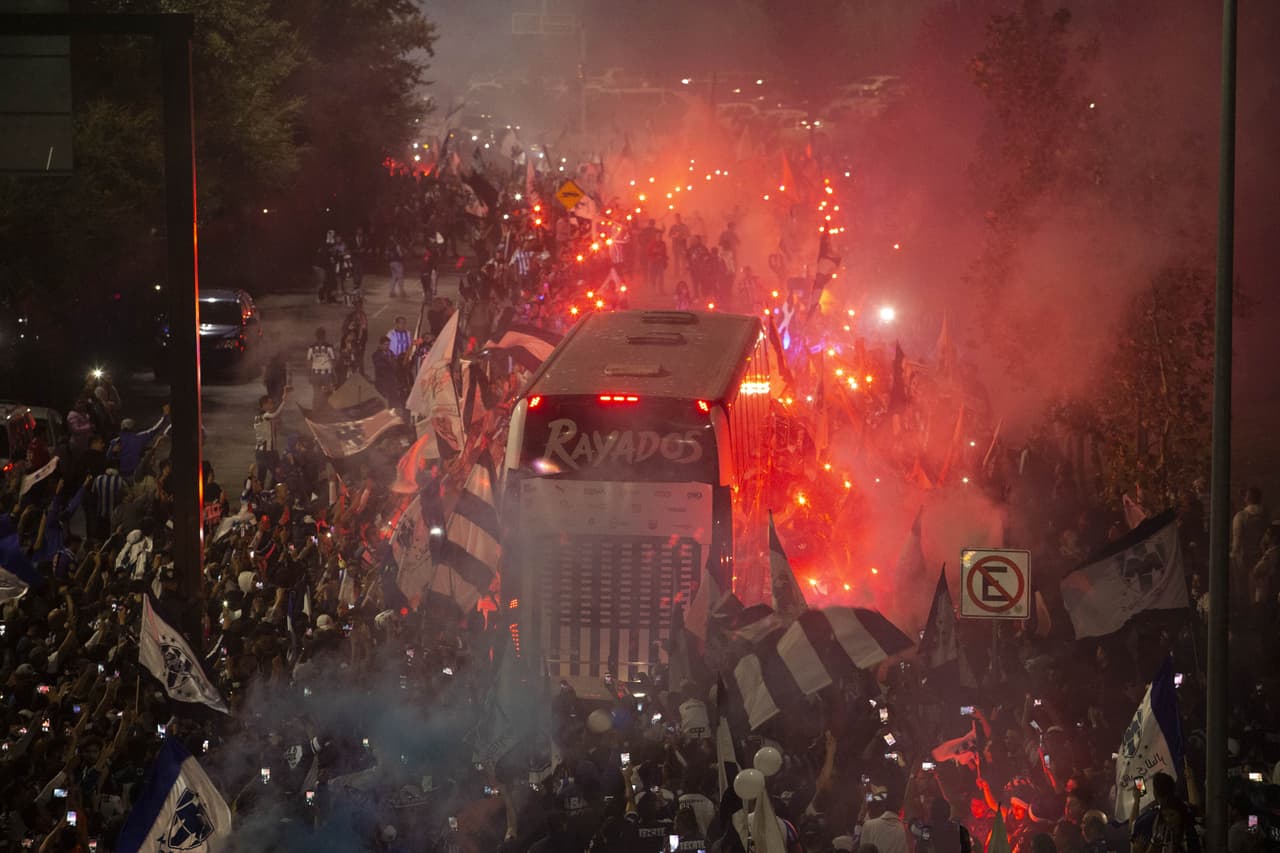 ¡Imponente! Rayados tuvo gran recibimiento de su afición