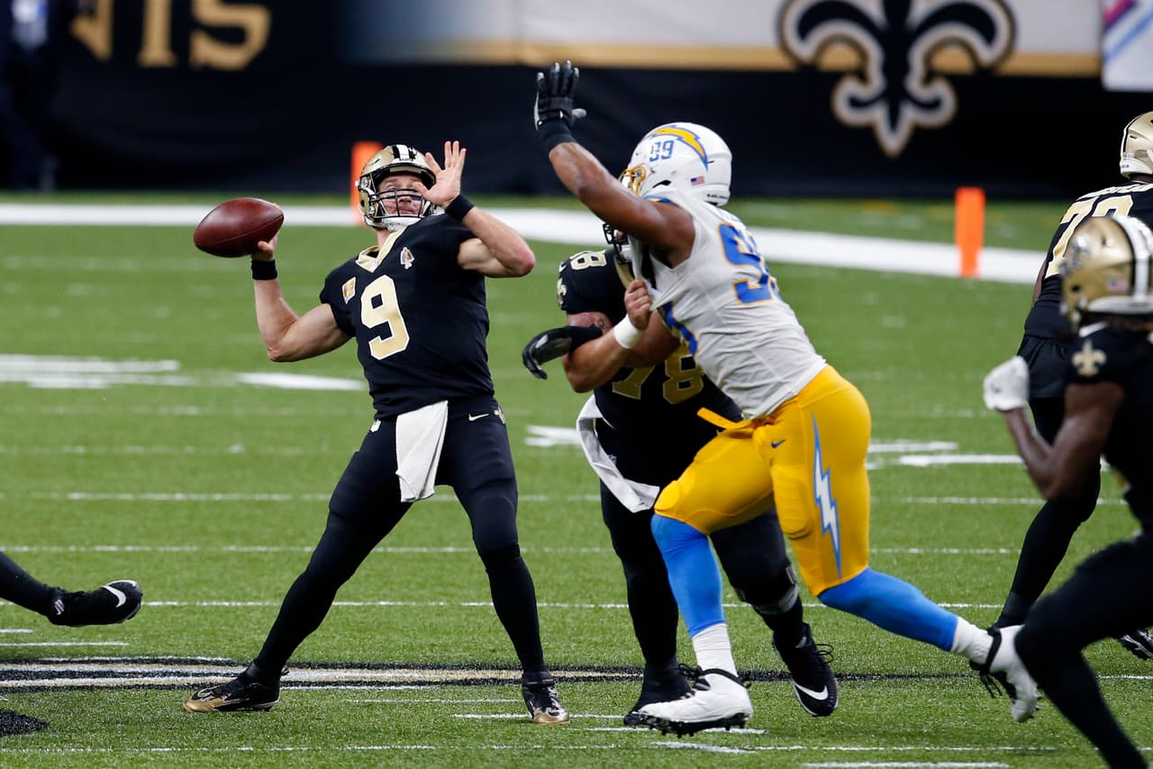 Drew Brees comanda un impresionante regreso en casa frente a los Chargers y vencen en los tiempos extras 27-30.