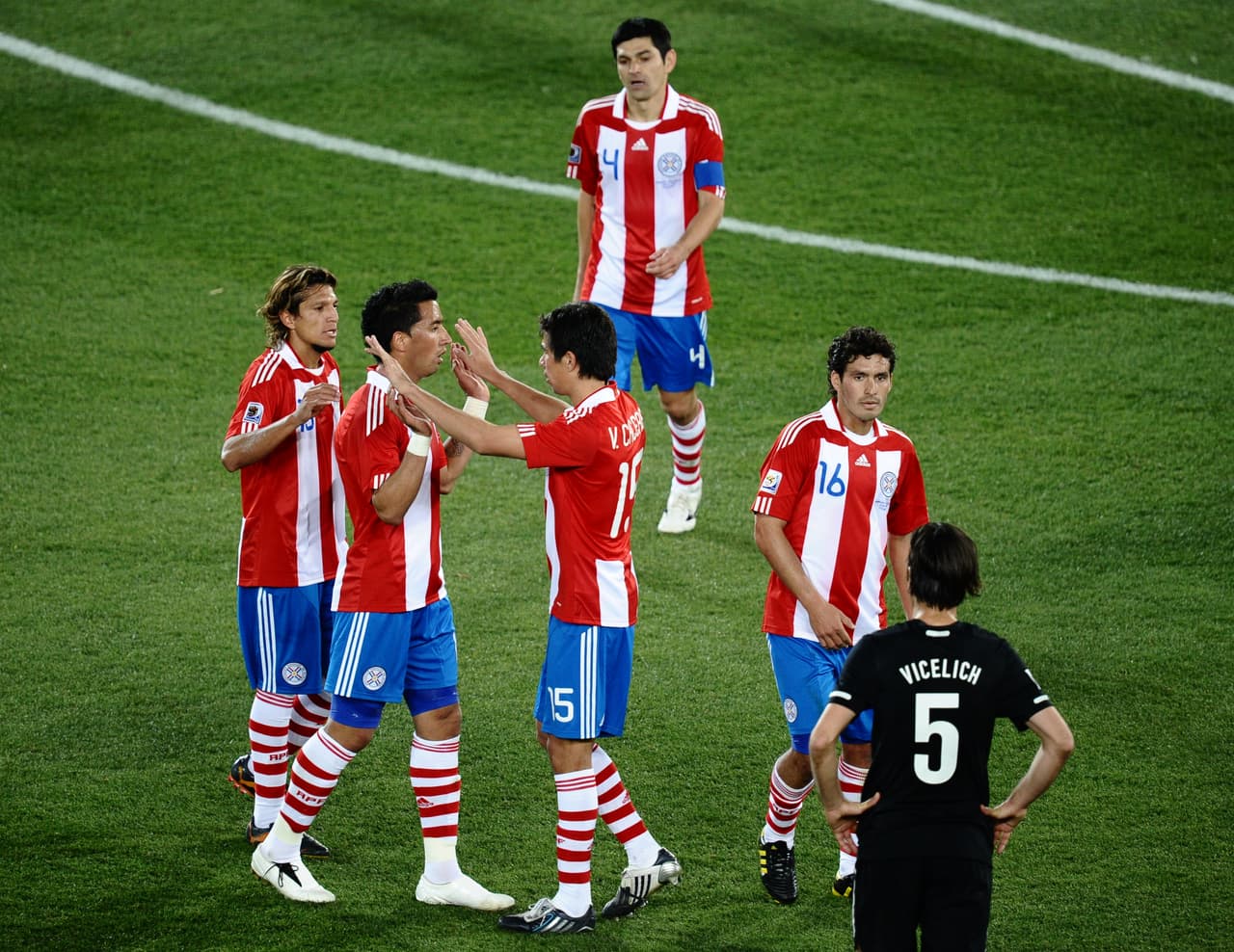 La igualdad sin goles contra Nueva Zelanda no solo los llevó a octavoa de final sino que clasificaron como líderes de su grupo.