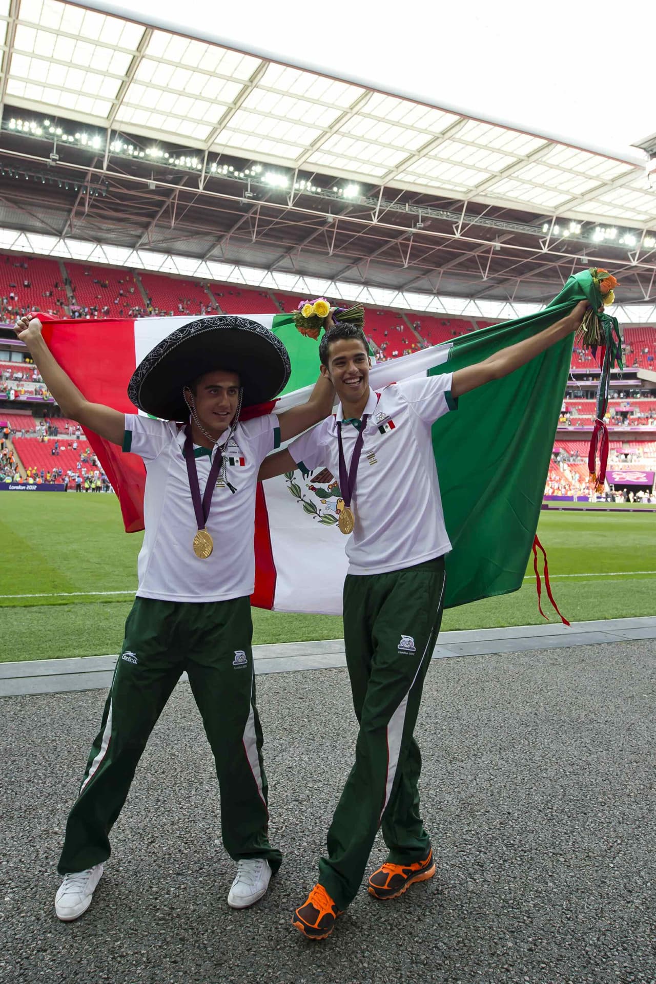 El hombre que se vistió de gloria con México fue detenido por incumplir obligaciones adquiridas en 2017, en un capítulo del jugador que llegó a lo alto con el Tri, pero que cayó en líos con la ley.