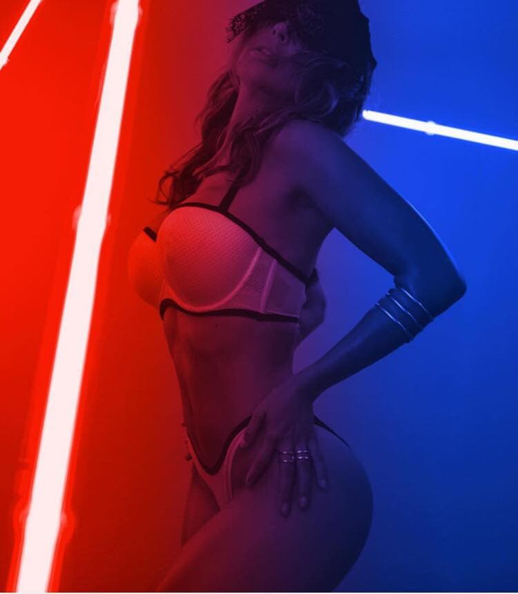 Tianna, la bella modelo estadounidense, 'incendia' cada día las redes sociales con sus candentes fotografías donde presume su gran figura. La espectacular mujer también es gran fanática del fútbol y los ha demostrado con algunos videos en los que muestra su forma de jugar.