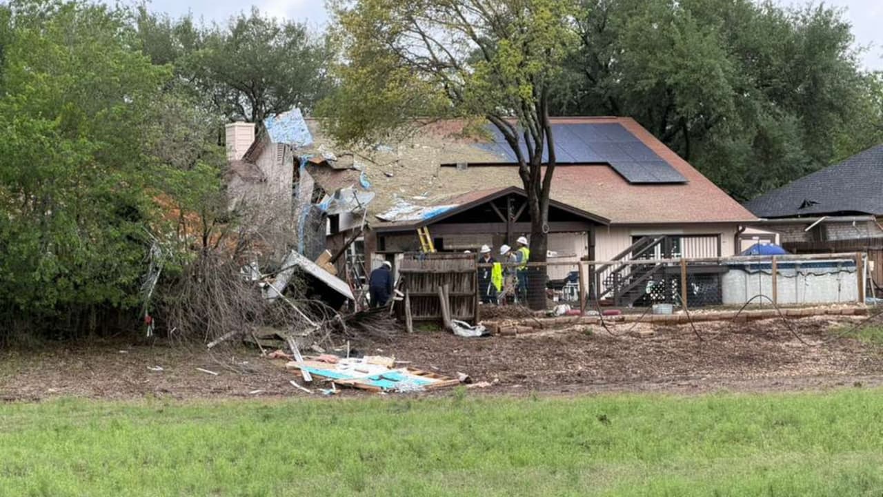 Confirman que una maestra de esta escuela y su familia resultaron heridos tras explosión de dos casas