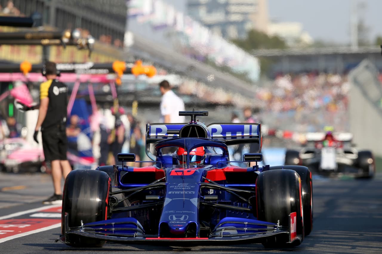 En la Q2 el de peor tiempo fue Daniil Kvyat (Toro Rosso) haciendo su mejor vuelta en 1:22.774.