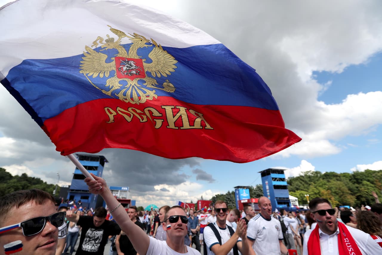 Los fanáticos del duelo entre Rusia y España viven una jornada especial en Moscú y en el estadio de Luzhniki en medio del partido de octavos de final del Mundial de Rusia 2018.