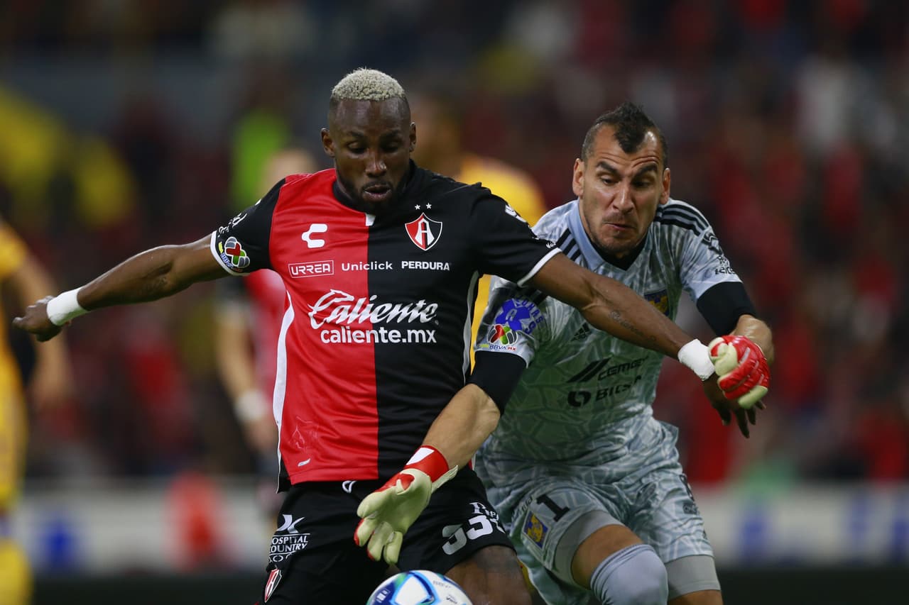 Tigres se llevó una apretada victoria ante Atlas en la Jornada 8 del Clausura 2023 con gol solitario de Nicolás Ibáñez al final del primer tiempo. Los rojinegros nunca se encontraron en el partido pese a que Sebastián Córdova falló un penal al 72. Con la victoria, Tigres llegó a 18 puntos para quedarse en la segunda posición mientras que Atlas suma 6 partidos sin ganar.