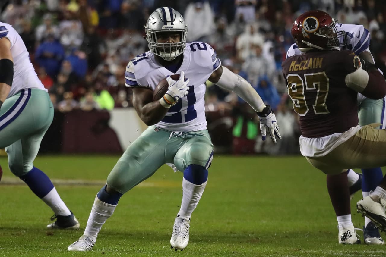 Ezekiel Elliott tuvo un partido espectacular al correr para 150 yardas en 33 acarreos además de registrar par de anotaciones. Su única 'mancha' fue un balón suelto al inicio del juego.