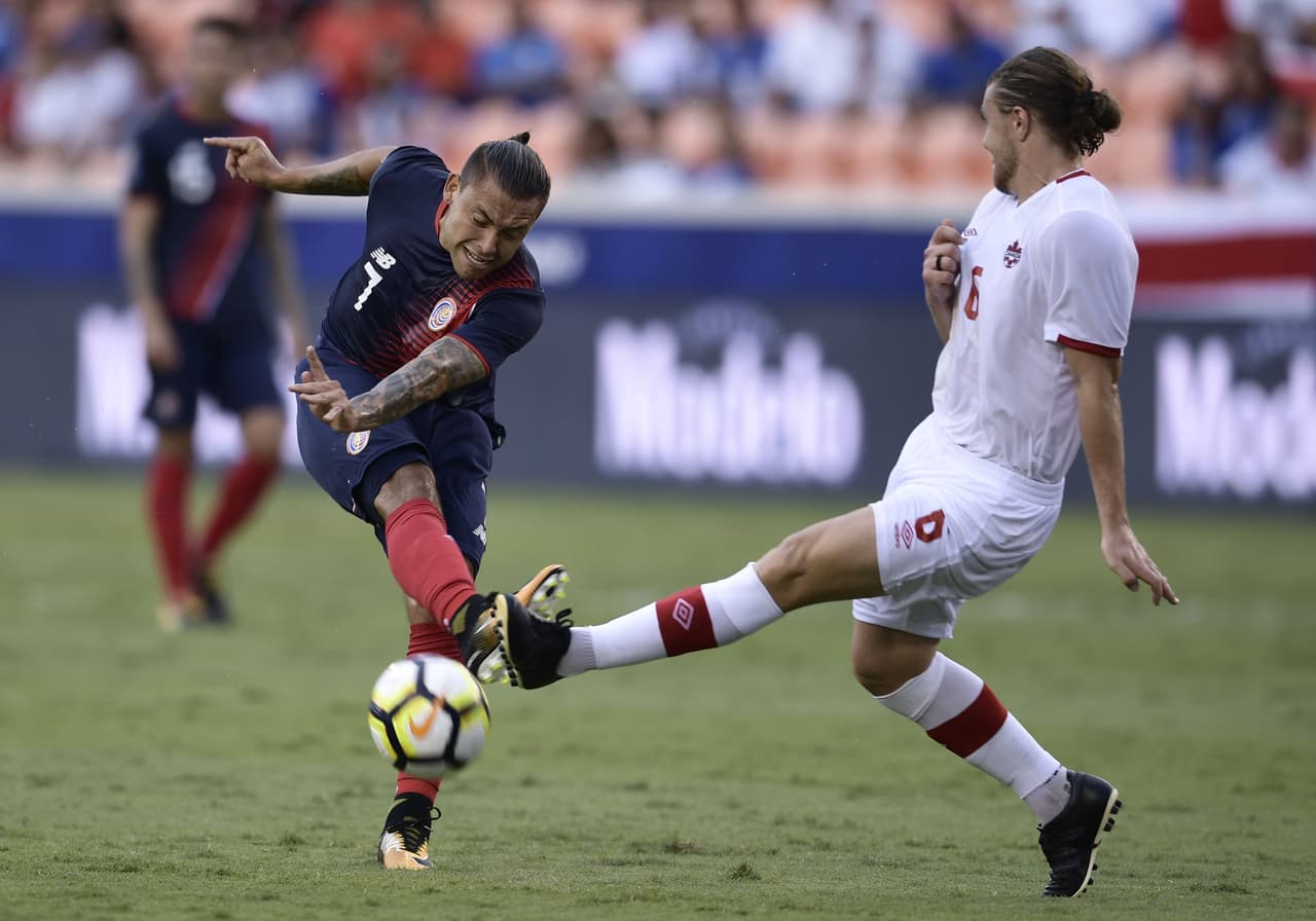 Fue un partido en el que se cobraron 23 faltas; 11 por Costa Rica y 12 por Canadá, pero solo se mostró una tarjeta amarilla.