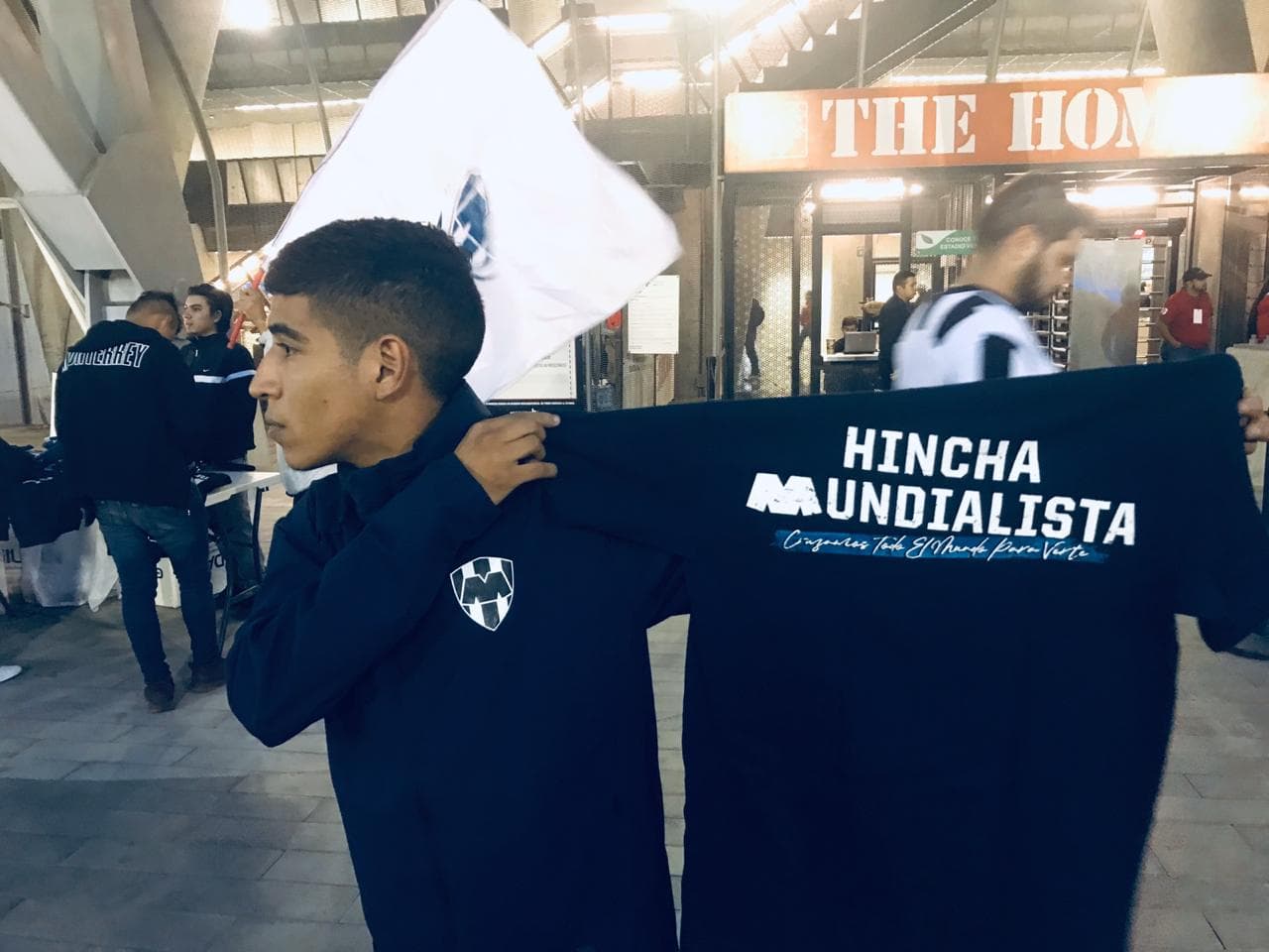 Gran ambiente previo al juego de la Liguilla MX, entre Rayados y Santos.