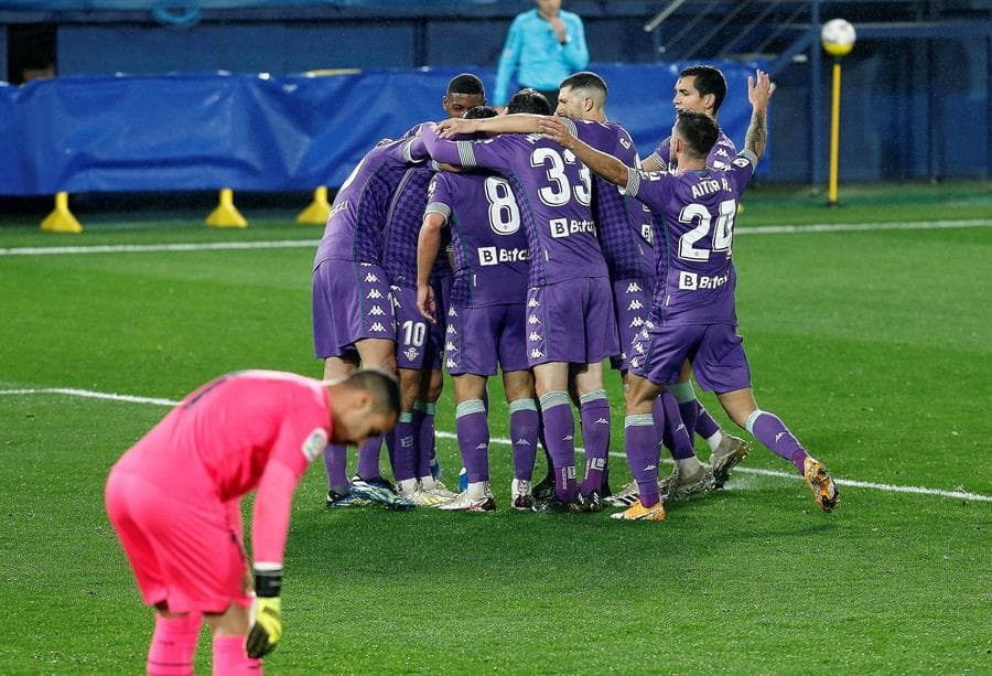 Real Betis derrotó 2-1 al Villarreal. Nabil Fekir y Emerson le dieron la victoria a los verdiblancos en su visita a La Cerámica. El único tanto para los locales fue por parte de Gerard Moreno, durante la Jornada 23 de LaLiga.