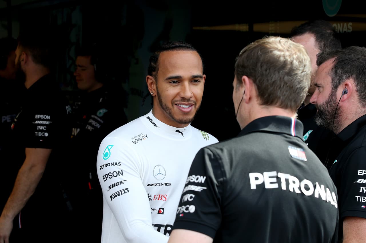 Este viernes la acción en el Gran Premio de Francia (Circuito Paul Ricard en Le Castellett) inició con las dos primeras sesiones de prácticas libres. Los autos de Mercedes volvieron a estar en lo más alto de la clasificación: Lewis Hamiton en la primera y Valtteri Bottas en la segunda. Por su parte, Sergio 'Checo' Pérez fue puesto 11 y 16, respectivamente.