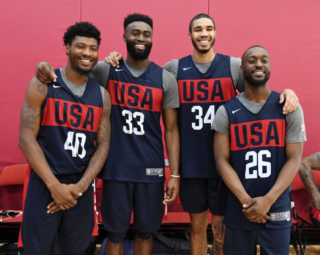 La legión verde. Los integrantes de los Boston Celtics Marcus Smart (40), Jaylen Brown (33), Jayson Tatum (34) y Kemba Walker (26) posando para la foto en el campamento en Mendenhall Center de la Universidad de Nevada en Las Vegas.