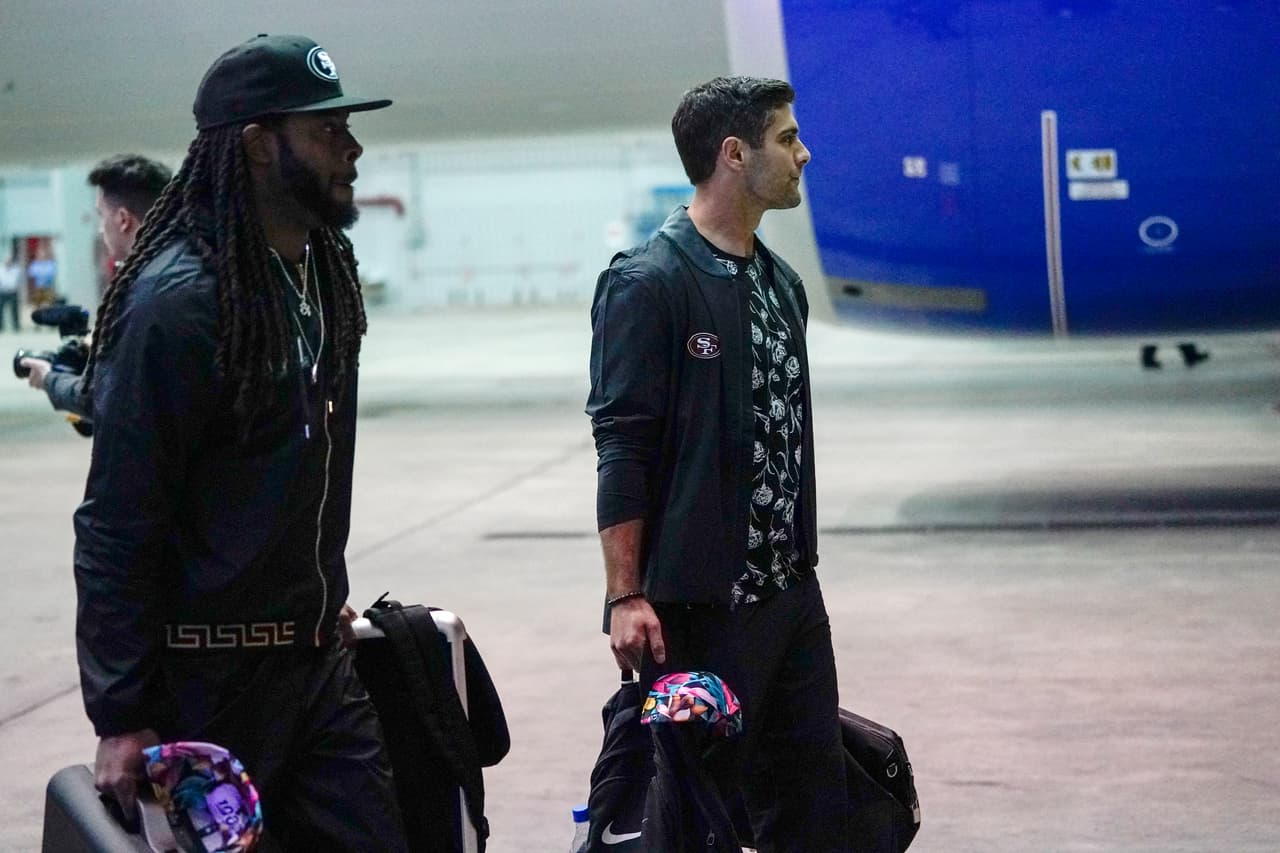 Con mucha alegría y gran ambiente, así arribaron los 49ers al aeropuerto internacional de Miami para el Super Bowl LIV.