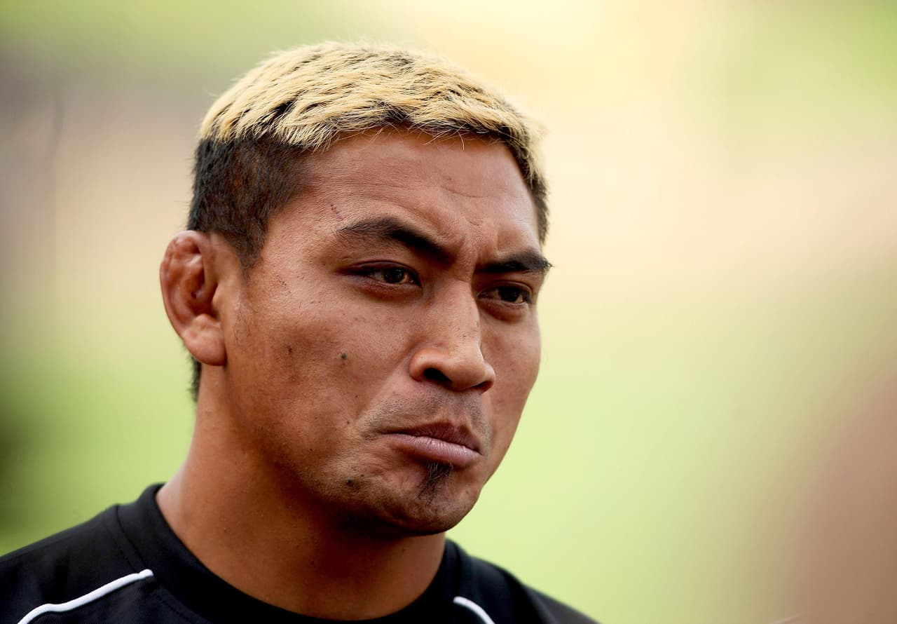 El 5 de junio Jerry Collins, una de las estrellas del rugby de Nueva Zelanda, falleció a los 34 años de edad junto a su esposa en un accidente de tránsito.