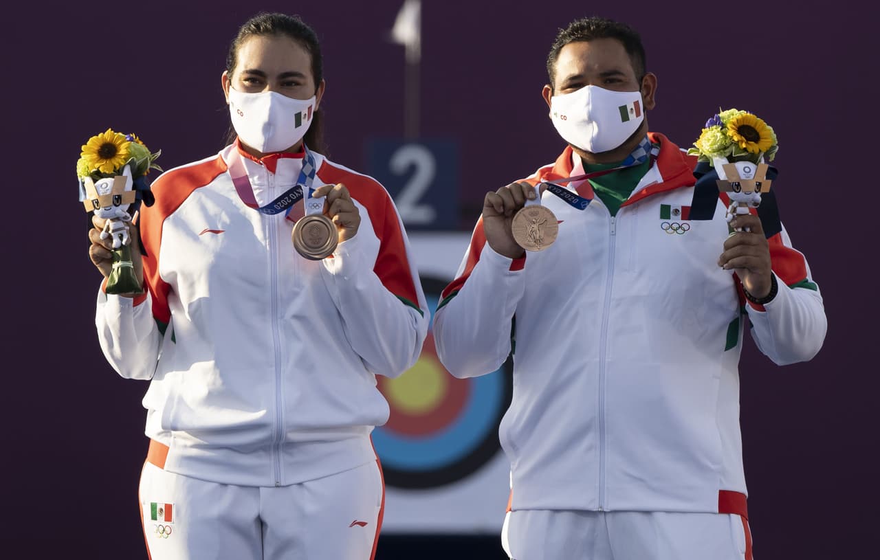 ¡Bronce! Luis Álvarez y Alejandra Valencia suben al podio en tiro con arco