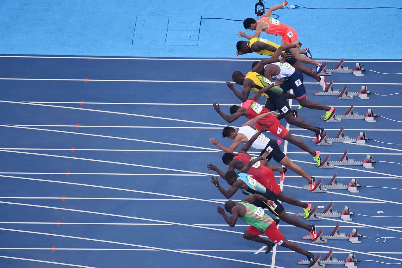 Su salida fue mala, sus competirores pretendían ganarle en el impuslo.